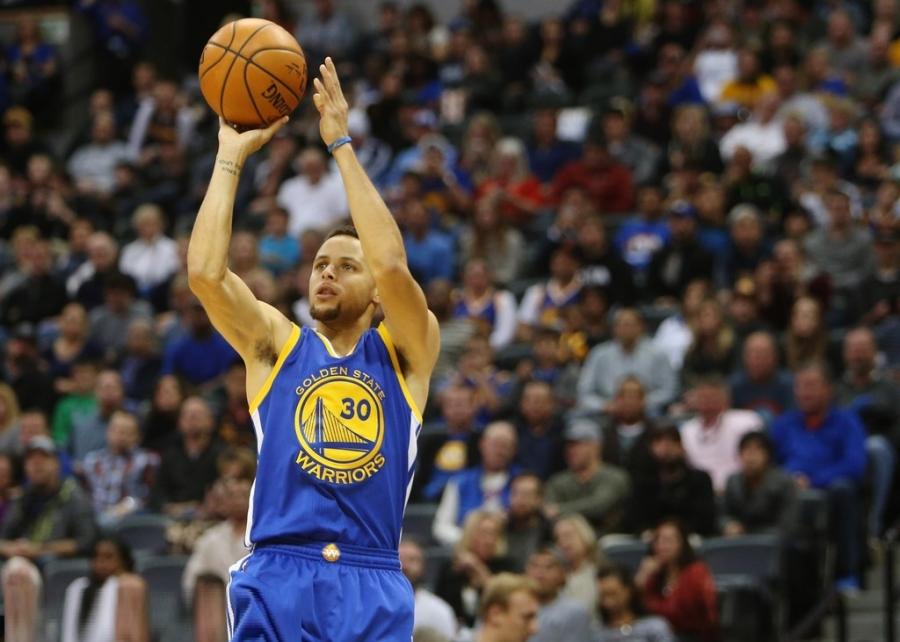 Curry的投籃訓練師透露:每年Curry都要完成7萬次投籃,要訓練任何情況下的投籃!-黑特籃球-NBA新聞影音圖片分享社區