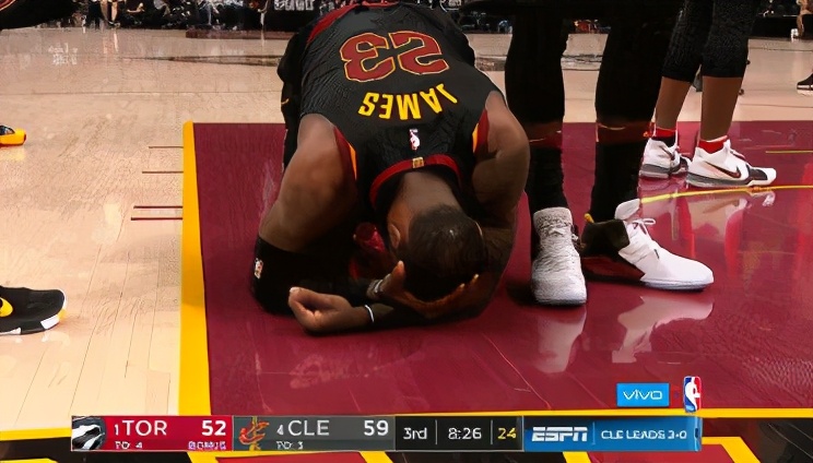 超級巨星的防守待遇:喬丹能安全落地算幸運,詹姆斯被惡犯能出集錦!-黑特籃球-NBA新聞影音圖片分享社區