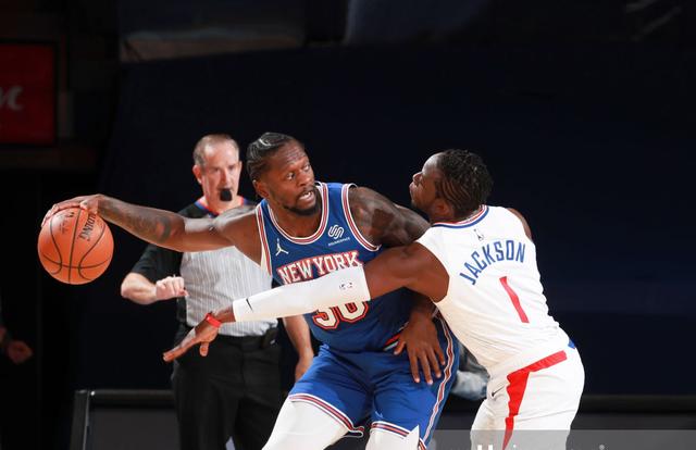 NEW YORK, NY - JANUARY 31: Julius Randle #30 of the New York Knicks dribbles during the game against the LA Clippers on January 31, 2021 at Madison Square Garden in New York City, New York. NOTE TO USER: User expressly acknowledges and agrees that, by downloading and or using this photograph, User is consenting to the terms and conditions of the Getty Images License Agreement. Mandatory Copyright Notice: Copyright 2021 NBAE (Photo by Nathaniel S. Butler/NBAE via Getty Images)