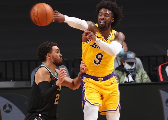 MEMPHIS, TN - JANUARY 5: Wesley Matthews #9 of the Los Angeles Lakers passes the ball during the game against the Memphis Grizzlies on January 5, 2021 at FedExForum in Memphis, Tennessee. NOTE TO USER: User expressly acknowledges and agrees that, by downloading and or using this photograph, User is consenting to the terms and conditions of the Getty Images License Agreement. Mandatory Copyright Notice: Copyright 2021 NBAE (Photo by Joe Murphy/NBAE via Getty Images)