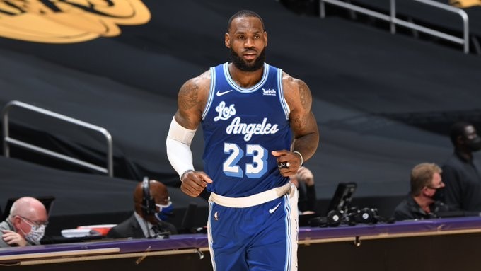 美記:詹姆斯本該拿7個MVP卻只有4個,今年他即將拿到第5個MVP!-黑特籃球-NBA新聞影音圖片分享社區