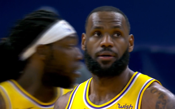 【影片】單節10次失誤還領先!詹姆斯出現失誤丟球,禿曼巴遮天大帽奮力補鍋!-黑特籃球-NBA新聞影音圖片分享社區