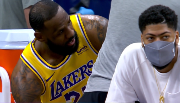 【影片】單節10次失誤還領先!詹姆斯出現失誤丟球,禿曼巴遮天大帽奮力補鍋!-黑特籃球-NBA新聞影音圖片分享社區