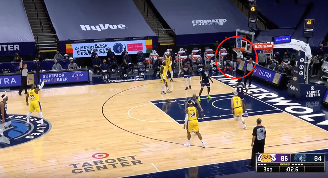 【影片】突施冷箭?詹姆斯運球到LOGO位置突然出手三分,結果卻投出「空氣球」!-黑特籃球-NBA新聞影音圖片分享社區