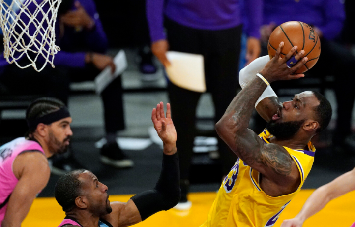 Caruso錯失扳平中投!詹姆斯19+9+9,士官長24+8+5,湖人不敵熱火遭連敗!(影)-黑特籃球-NBA新聞影音圖片分享社區