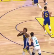 【影片】這也太騷氣了!LaMelo在三分外出手投出面包球,Oubre隨即送出飛吻!-黑特籃球-NBA新聞影音圖片分享社區