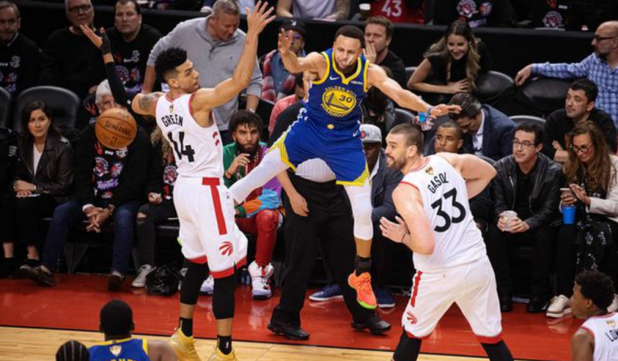 超級巨星的防守待遇:喬丹能安全落地算幸運,詹姆斯被惡犯能出集錦!-黑特籃球-NBA新聞影音圖片分享社區