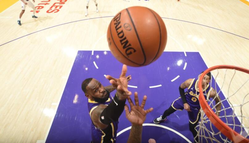 詹姆斯28+11+7湖人取拓荒者,Lillard孤立無援35+7,Schroder復出砍22分!(影)-黑特籃球-NBA新聞影音圖片分享社區