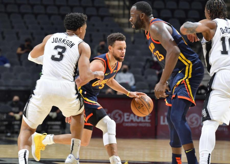 末節被打12-1還不上Curry?科爾掐點換人何時改?勇士記者獻良策!-黑特籃球-NBA新聞影音圖片分享社區
