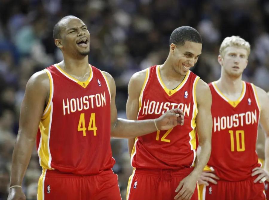 身高1米98打中鋒，讓巔峰魔獸也難受？他是一個連罰球都有假動作的男人！-黑特籃球-NBA新聞影音圖片分享社區