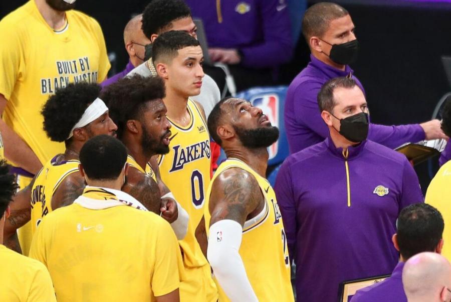 詹姆斯提前4小時進場備戰!紅帽配墨鏡太霸氣,湖人迎戰巫師欲止連敗?-黑特籃球-NBA新聞影音圖片分享社區