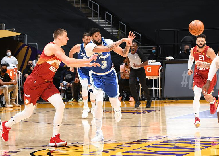 全場僅8次出手，一眉哥養生籃球讓巴克利不滿：我感覺他打比賽就跟走過場一樣！-黑特籃球-NBA新聞影音圖片分享社區