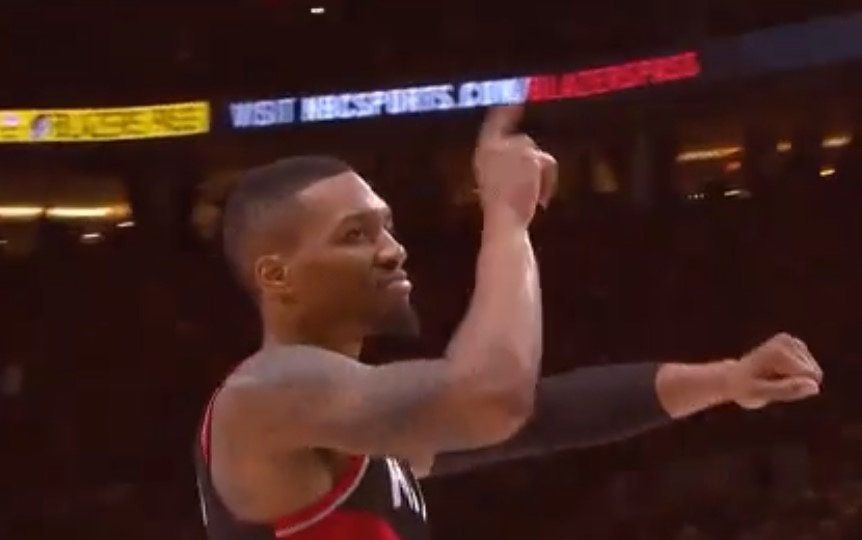 錶王再度出征!Lillard超遠三分一箭穿心,直接終結比賽,難怪隊友會喊他爸爸!(影)-黑特籃球-NBA新聞影音圖片分享社區