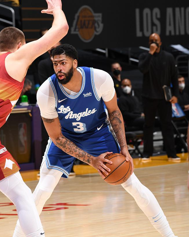 全場僅8次出手，一眉哥養生籃球讓巴克利不滿：我感覺他打比賽就跟走過場一樣！-黑特籃球-NBA新聞影音圖片分享社區