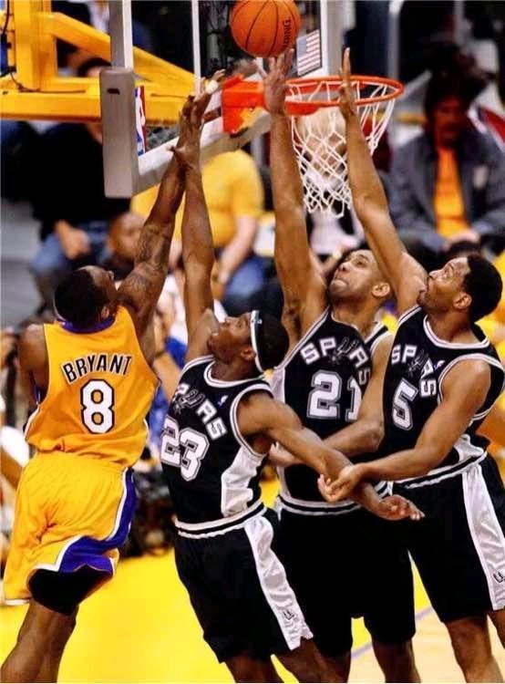 超級巨星的防守待遇:喬丹能安全落地算幸運,詹姆斯被惡犯能出集錦!-黑特籃球-NBA新聞影音圖片分享社區