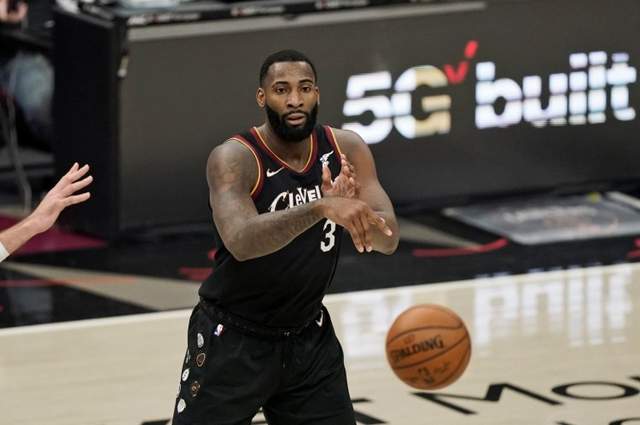 著名詹黑名記:我不會同情Drummond,他賺了1.36億美元,季後賽卻0勝8負!-黑特籃球-NBA新聞影音圖片分享社區