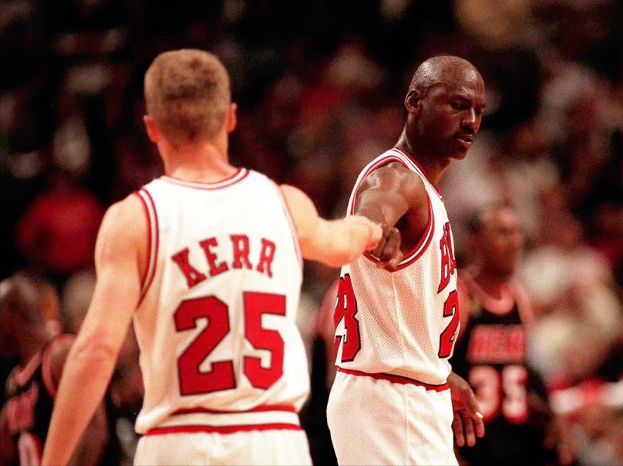 柯瑞再次比肩喬丹,Curry的時代並沒有就此結束,他一特點風格和喬神有相似之處!-黑特籃球-NBA新聞影音圖片分享社區