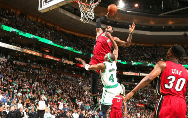 【影片】往事不堪回首!噴氣機Terry:孩子們總是會問我被詹姆斯隔扣是什麼感覺…-黑特籃球-NBA新聞影音圖片分享社區