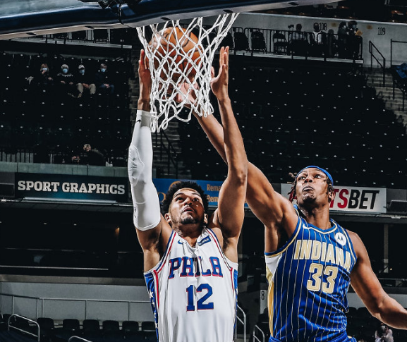 老驥伏櫪！頂替輪休的Embiid首發砍11分15板，Howard夢迴巔峰，難怪笑得很開心！-黑特籃球-NBA新聞影音圖片分享社區