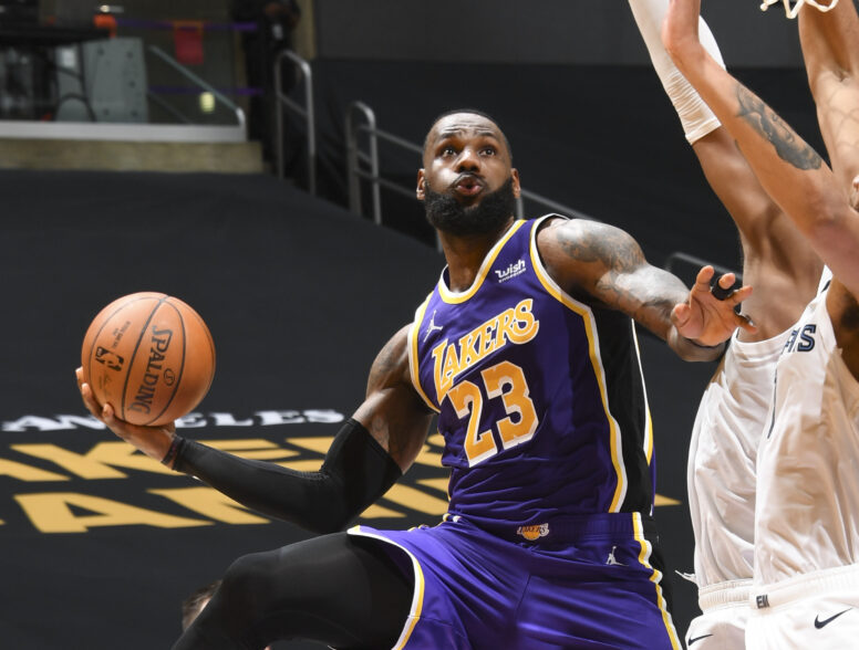 假摔！詹姆斯和庫茲馬都收到聯盟警告，若再犯將被罰5000美元！-黑特籃球-NBA新聞影音圖片分享社區