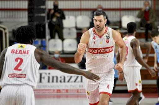 太強了！41歲的「鑽石」Scola確診後徹底痊癒，復出首戰就轟下30+10！（影）-黑特籃球-NBA新聞影音圖片分享社區