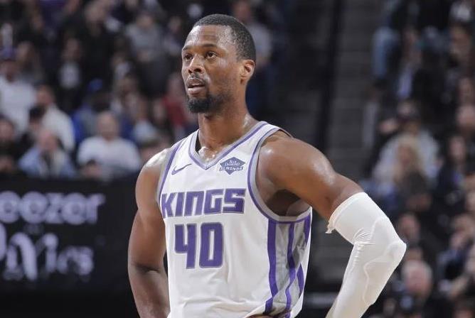 一夜三消息！James收入破10億，Curry成歷史第五人，塞爾提克對Barnes感興趣！-黑特籃球-NBA新聞影音圖片分享社區