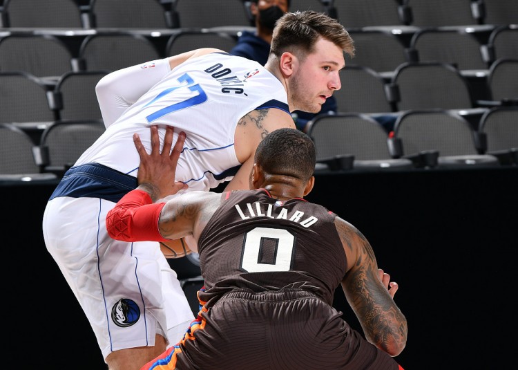 高情商!東契奇面對球迷不滿:沒想到會進入明星賽的首發,Lillard比我更值得這個位置!-黑特籃球-NBA新聞影音圖片分享社區