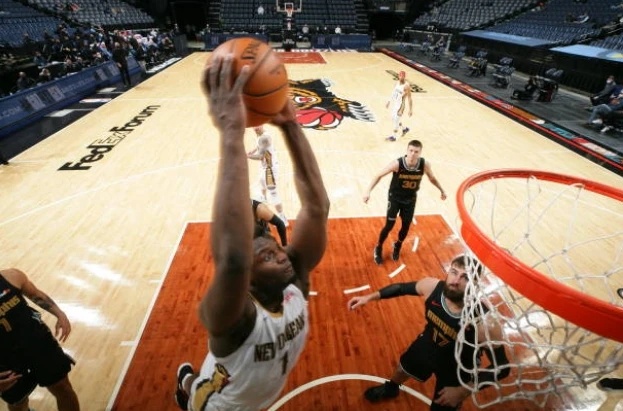 這一幕49年未見!Zion和莫蘭特上演經典對決,胖虎有望比肩三巨星!(影)-黑特籃球-NBA新聞影音圖片分享社區