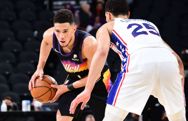 【影片】顏射西門Logo三分!情敵相見Booker狂轟36分,名記:Simmons很恨這個男人!-黑特籃球-NBA新聞影音圖片分享社區