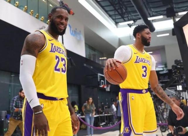 難怪表現不如從前！一眉哥賽季至今已有8處受傷，名記：這都源於他冠軍賽一個未公開的腳傷！-黑特籃球-NBA新聞影音圖片分享社區