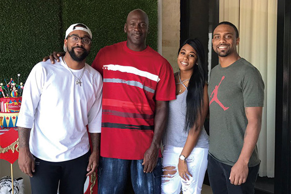 半月板撕裂！詹姆斯最擔心的事情發生了，為何巨星的兒子總是難成才？-黑特籃球-NBA新聞影音圖片分享社區