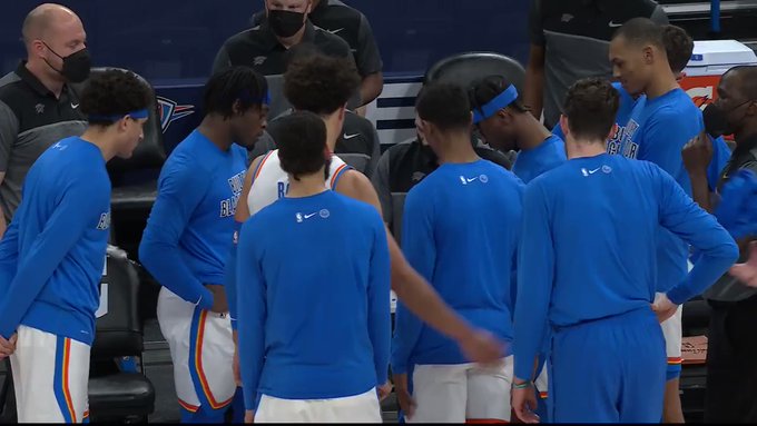 【影片】場面一度陷入混亂!雷霆老鷹的球衣顏色太相近,球迷表示看球太累了!-黑特籃球-NBA新聞影音圖片分享社區