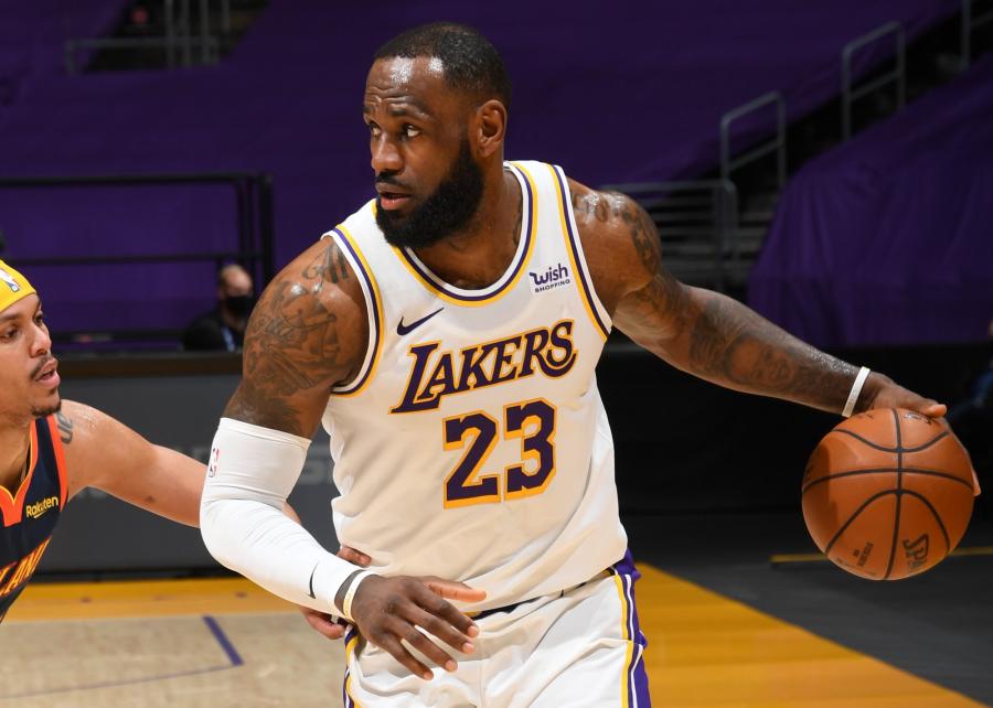 詹皇飆19+6+4隊友太給力,超遠三分壓哨殺人誅心,僅出戰24分鐘還沒出汗就下班!(影)-黑特籃球-NBA新聞影音圖片分享社區