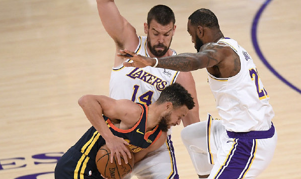 【影片】這速度是36歲?詹姆斯抄截之後反擊一條龍,柯瑞全程跟隨不敢伸手!-黑特籃球-NBA新聞影音圖片分享社區