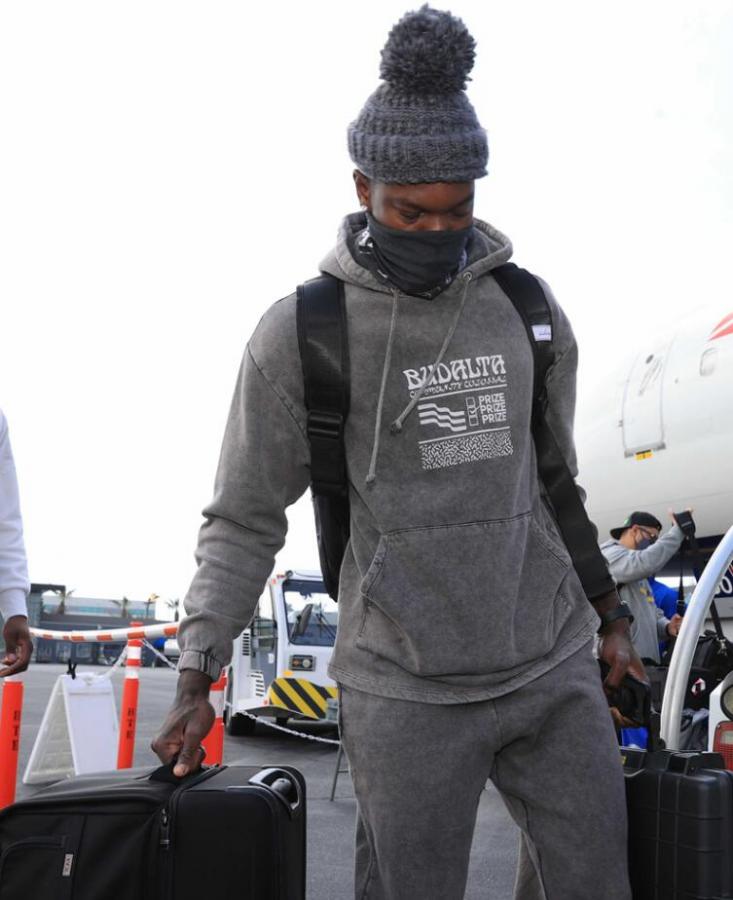 湖人好消息!眾球員登機前往灣區,禿曼巴腦震蕩無礙,仍隨隊出戰!-黑特籃球-NBA新聞影音圖片分享社區