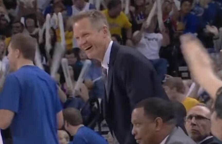 【影片】科爾徹底服氣了！再談當年抱頭鏡頭：我承認柯瑞30英呎投籃很合理！-黑特籃球-NBA新聞影音圖片分享社區