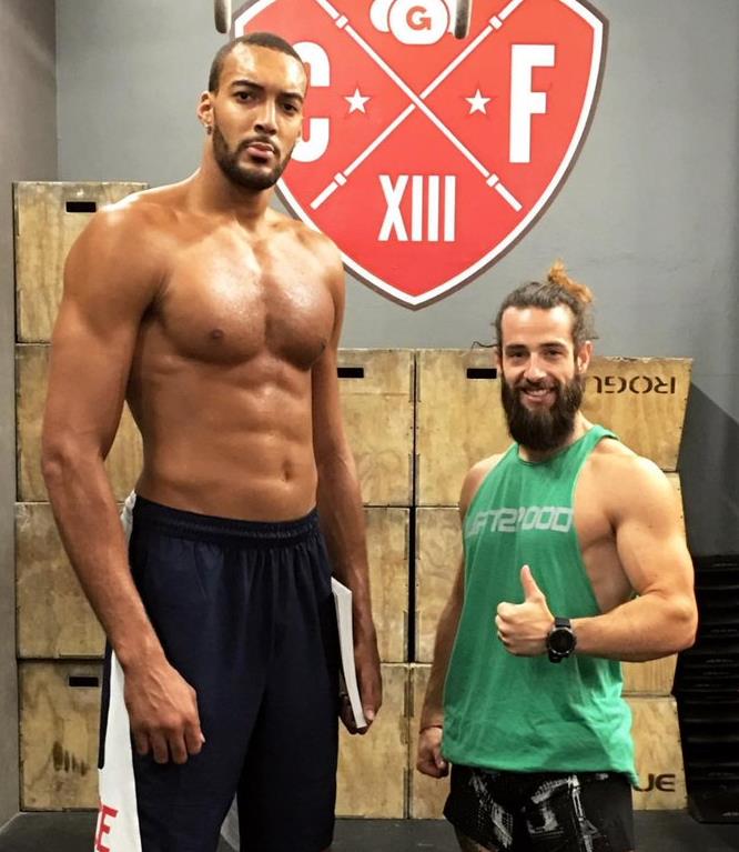 別再被NBA中的「瘦子」球員騙了!巔峰書豪肌肉不輸黑人,KD也有麒麟臂!-黑特籃球-NBA新聞影音圖片分享社區