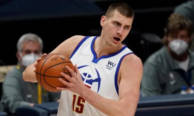 又率隊逆轉,太強了!再這麼打下去,今年的MVP毫無懸念的屬於他的了-黑特籃球-NBA新聞影音圖片分享社區