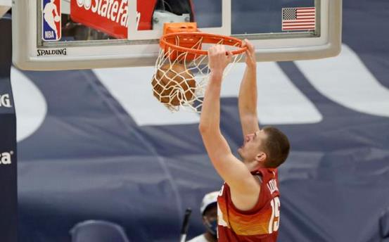 又率隊逆轉,太強了!再這麼打下去,今年的MVP毫無懸念的屬於他的了-黑特籃球-NBA新聞影音圖片分享社區