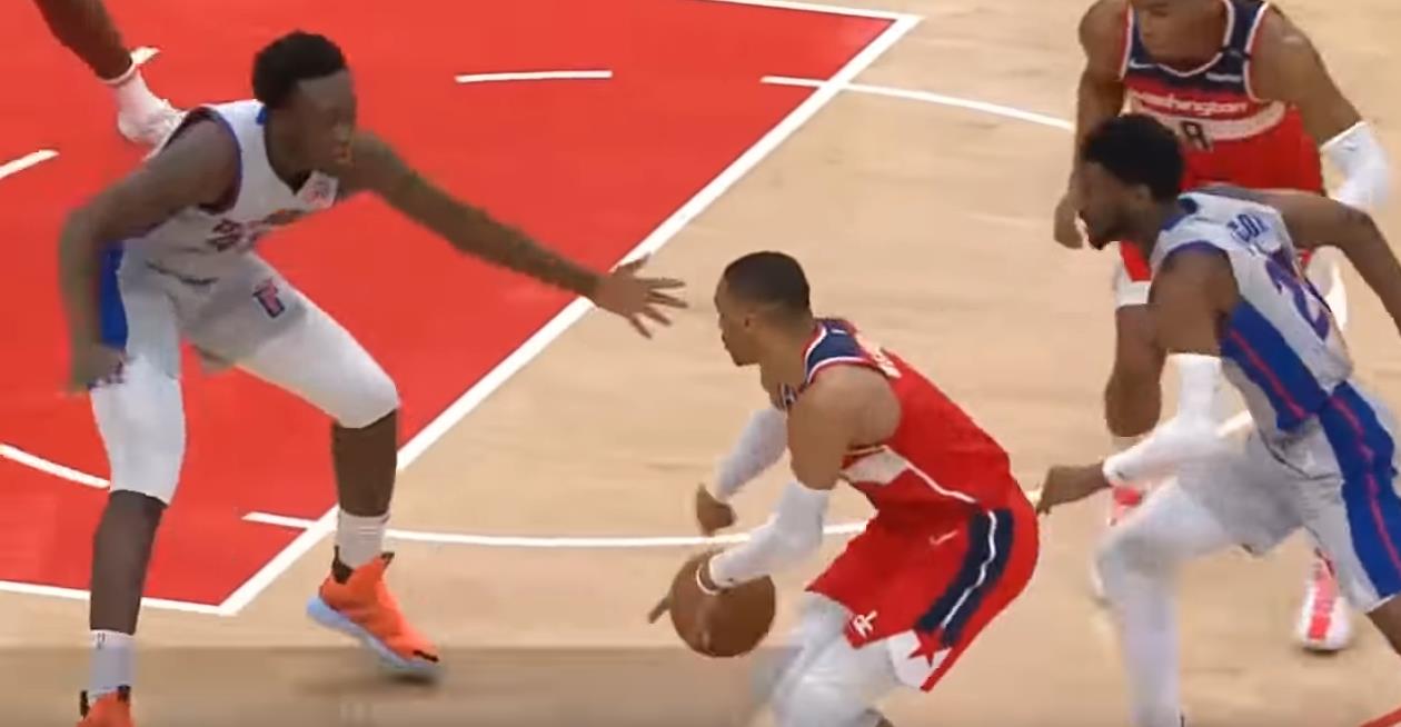 【影片】場面太驚人！威少擊地妙傳八村塁，後者騰空飛起單手隔扣活塞新秀！-黑特籃球-NBA新聞影音圖片分享社區