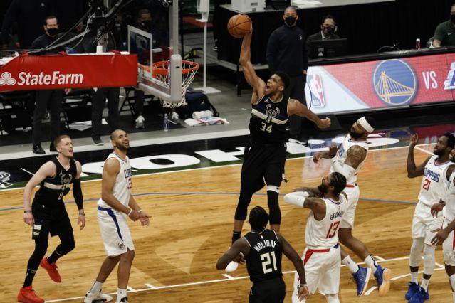 Antetokounmpo, Bucks rally late to to beat Clippers 105-100