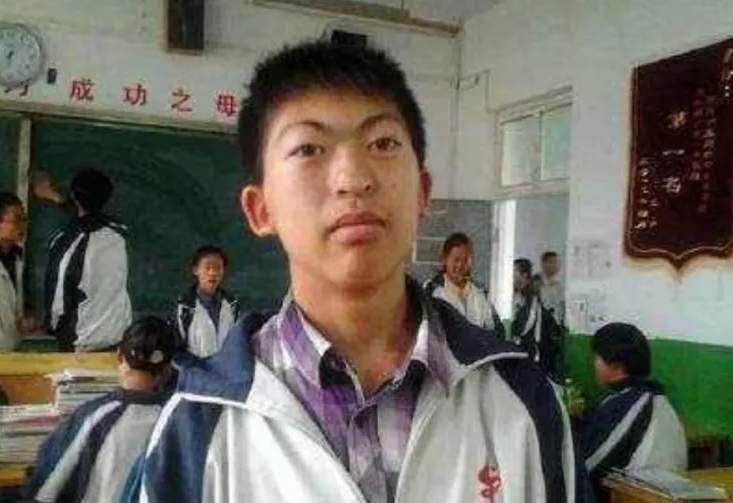 當路人撞臉NBA球星,傻傻分不清!神龜同款校園打球,冒牌詹皇和Wade帶孩子搭捷運-黑特籃球-NBA新聞影音圖片分享社區
