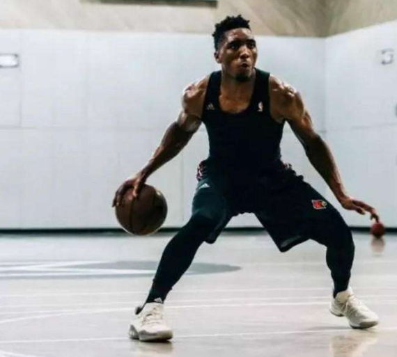 盤點現役NBA現役5大「坦克」後衛:Bledsoe手臂比大腿粗,Westbrook胸肌似護甲!-黑特籃球-NBA新聞影音圖片分享社區