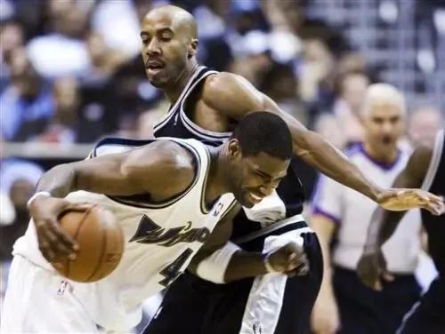 盤點NBA聯盟出了名的惡漢,Bill Laimbeer差點毀了籃球之神-黑特籃球-NBA新聞影音圖片分享社區