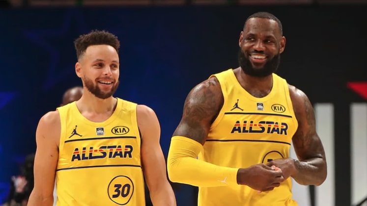 LeBron James gushes over Stephen Curry after being on same team, pays him  numerous compliments - Lakers Daily