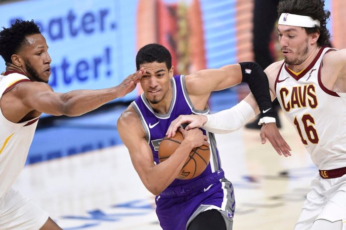 A trade, more rumors and Tyrese Haliburton is smiling again as Kings beat  Cavaliers – The Athletic