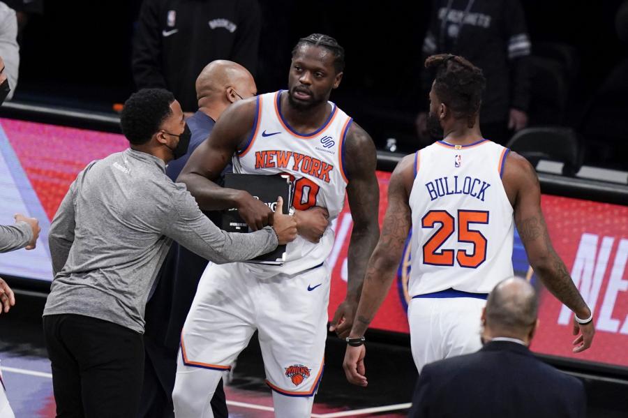 NBA: Knicks' Julius Randle irate after blown call vs. Nets