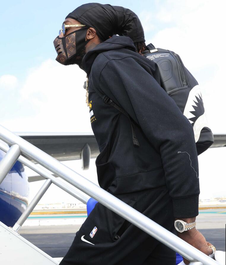 湖人好消息!眾球員登機前往灣區,禿曼巴腦震蕩無礙,仍隨隊出戰!-黑特籃球-NBA新聞影音圖片分享社區