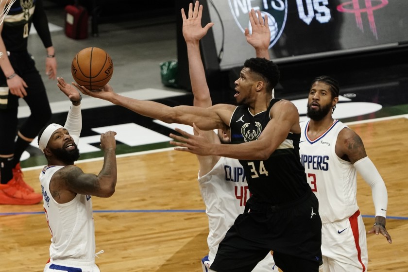 Clippers choke late in loss to Giannis Antetokounmpo, Bucks - Los Angeles  Times