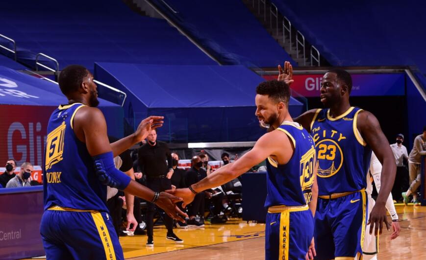 幹翻聯盟第一!柯瑞生日夜32分9助攻,爵士四人20+仍輸球,勇士結束四連敗!(影)-黑特籃球-NBA新聞影音圖片分享社區